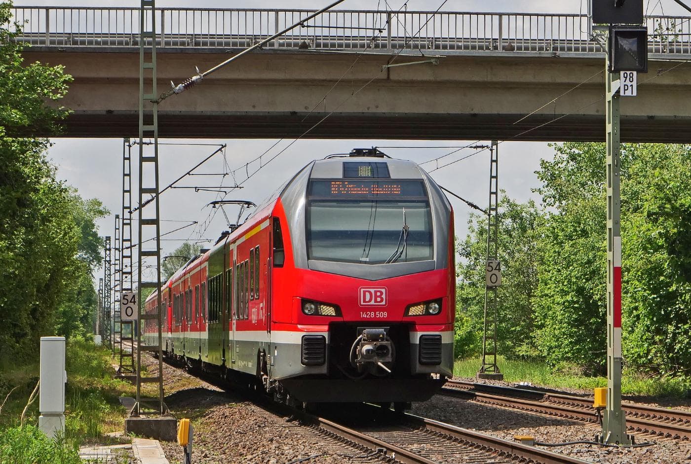 regional-train-gf422d647c_1920.jpg